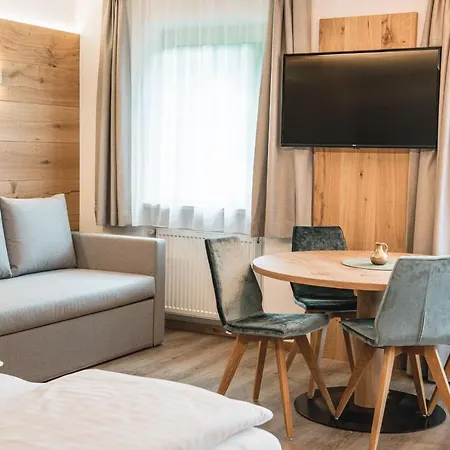 Otel Garni Miara - Your Dolomites